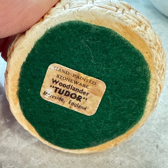 “Tudor” Woodlander Puppy Figurine - Picture 4 of 4